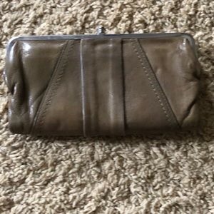 HOBO INTERNATIONAL LAUREN CLUTCH LEATHER WALLET